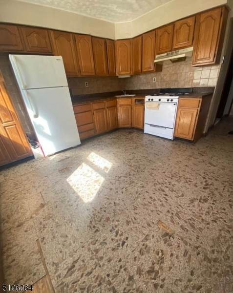 1100 S Elmora Ave - Photo 1