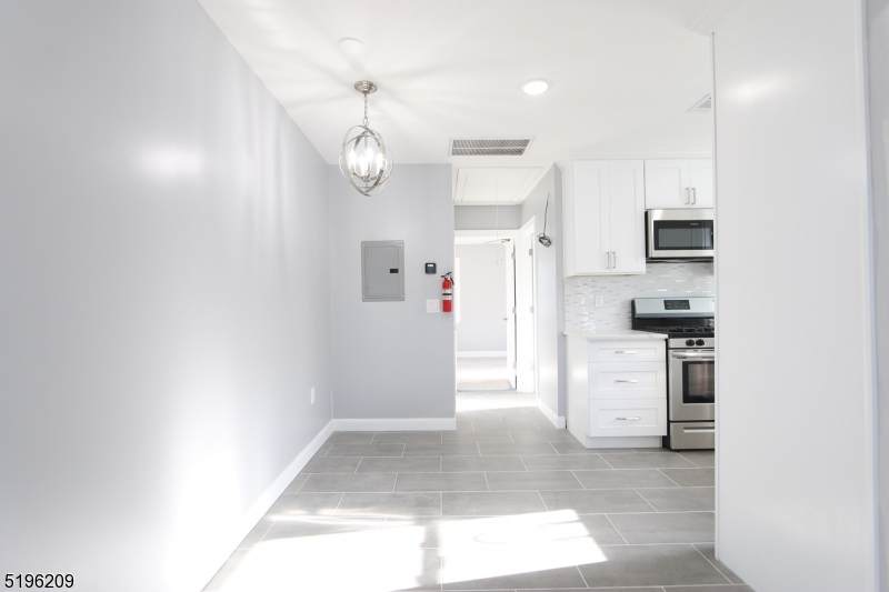 196 Linden Ave - Photo 1