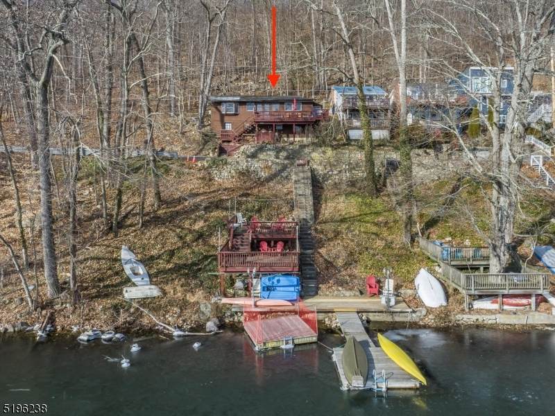 100 Lakeside Dr W - Photo 1