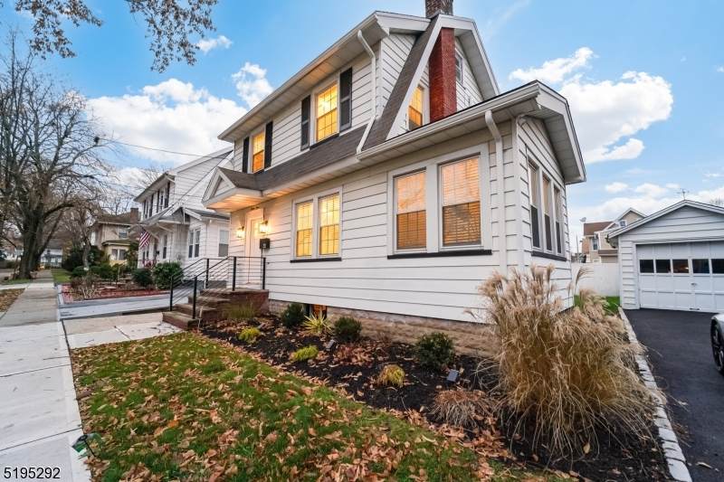 33 Waverly Ter - Photo 1