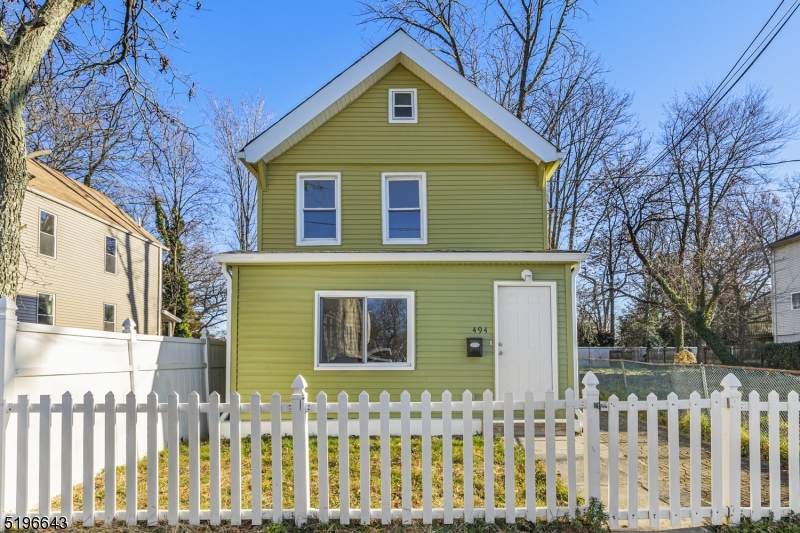 494 Burnside St - Photo 1