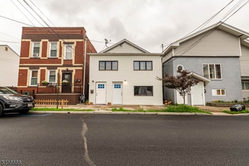 166 Lincoln Pl - Photo 1