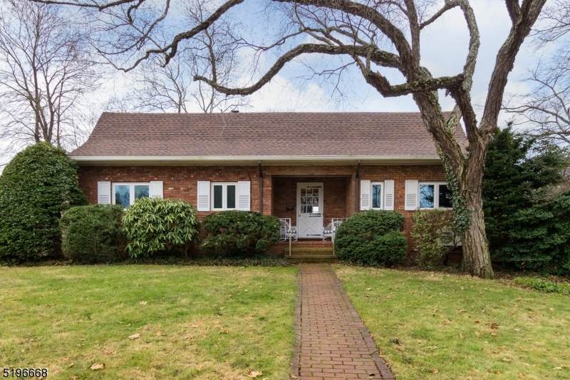 335 Fucillo St - Photo 1