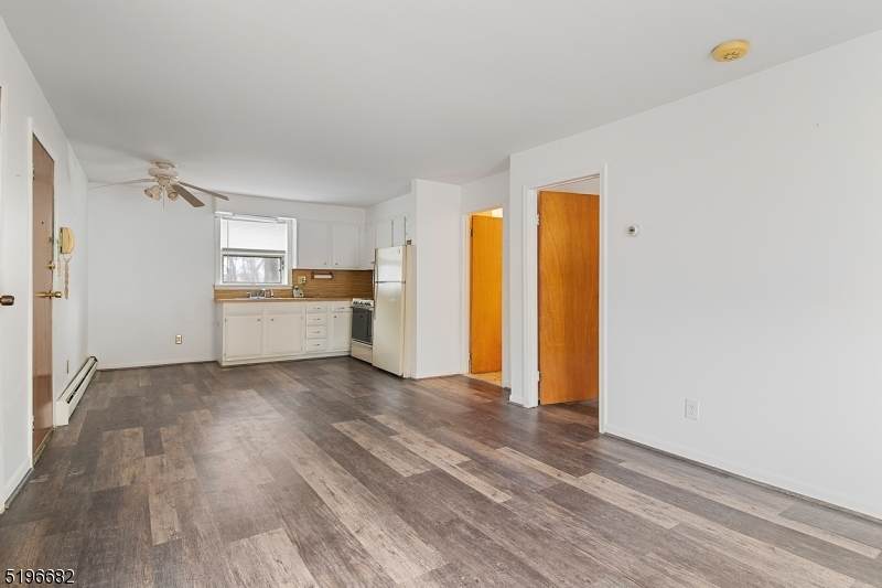 365 Stephens St - Photo 1