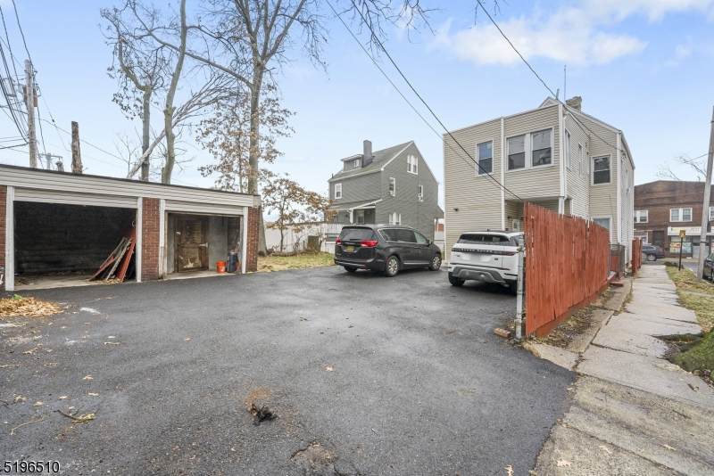 287 Sanford St - Photo 1