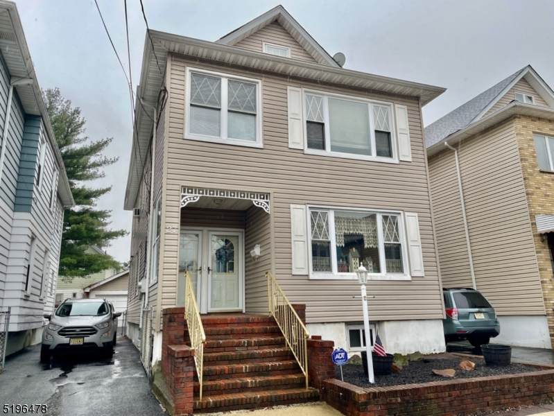 27 Christie Ave - Photo 1