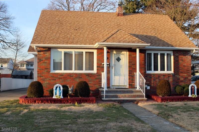 19 Center Ct - Photo 1