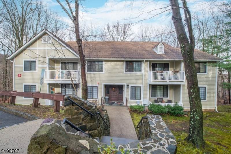 9 Foxwood Dr - Photo 1