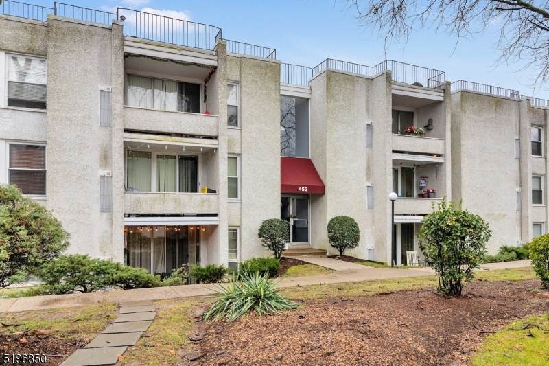 452 River Rd - Photo 1