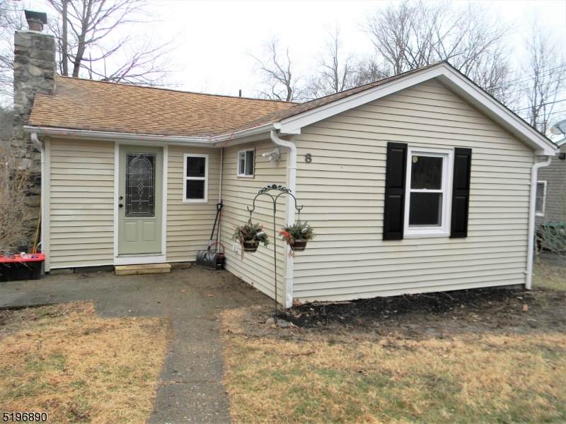 8 Beech Dr - Photo 1