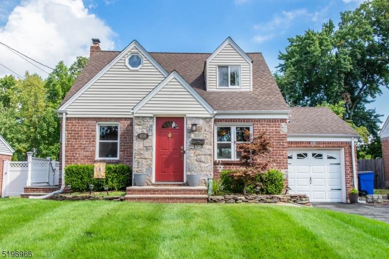 658 Ackerman Ave - Photo 1