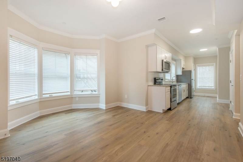 84 Auburn St - Photo 1