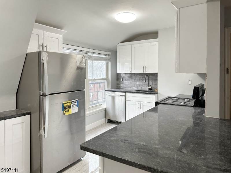 160 Gordonhurst Ave - Photo 1