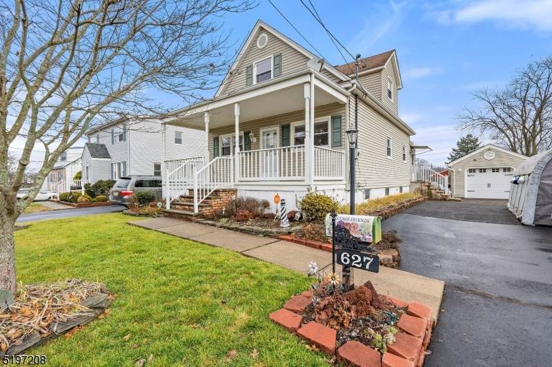 627 Putman Ave - Photo 1