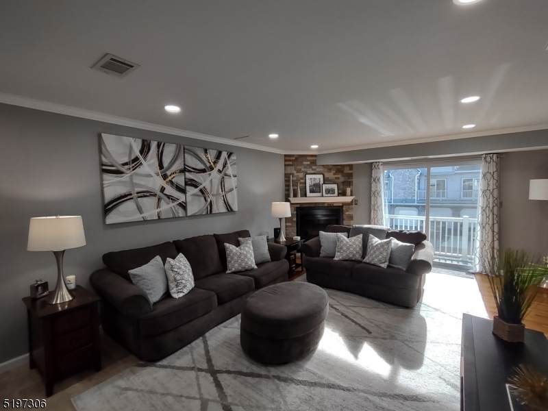 8 Garden Ct - Photo 1