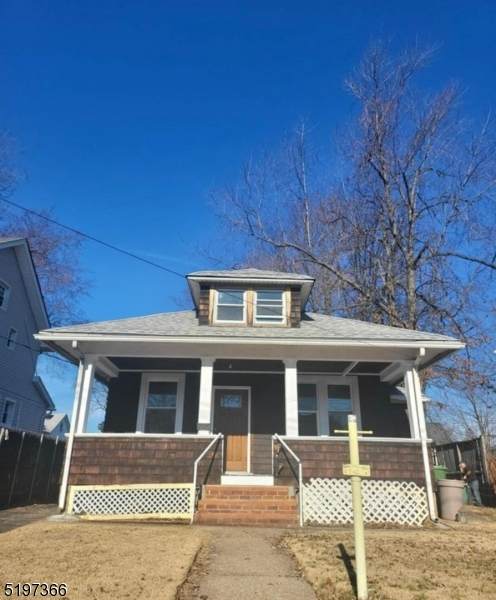 425 Mercer Ave - Photo 1