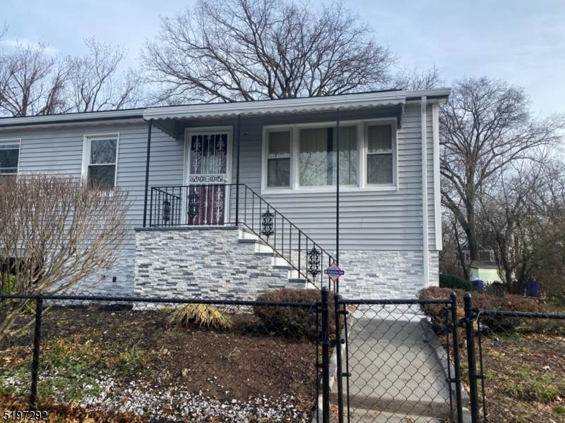 154 Parkway Dr E - Photo 1