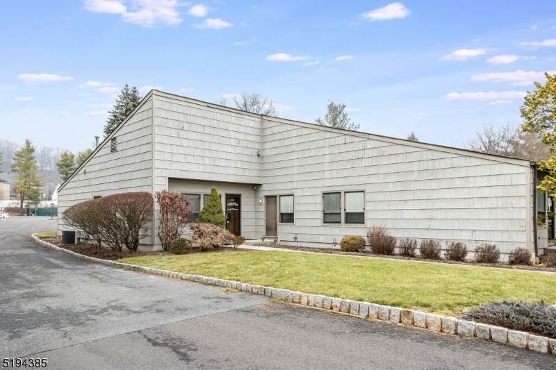 31 Mountain Blvd - Photo 1