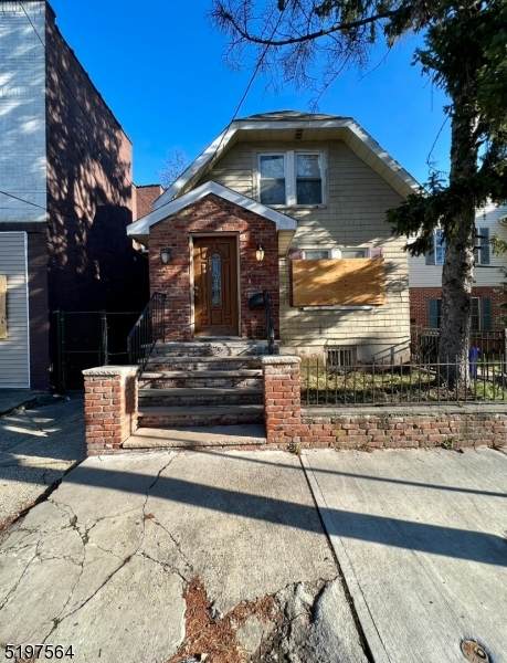 102 Brookdale Ave - Photo 1