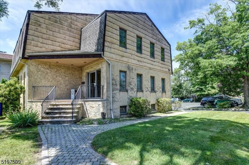 21 Brant Ave - Photo 1
