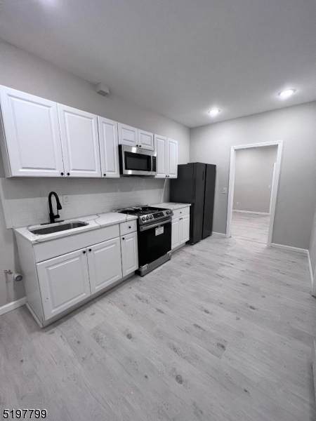 193 Parkhurst St - Photo 1
