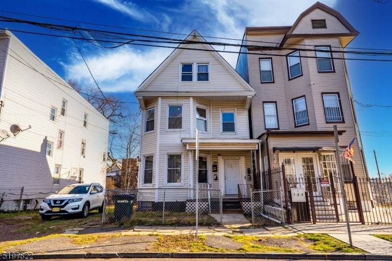 152 Chadwick Ave - Photo 1