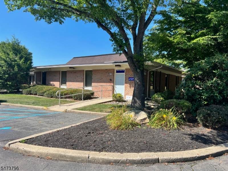 903 Coventry Dr - Photo 1
