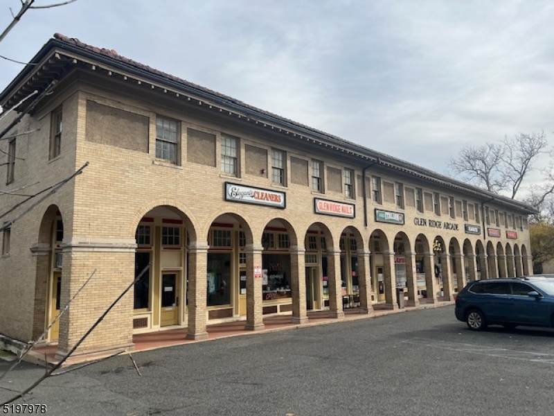 855 Bloomfield Ave - Photo 1