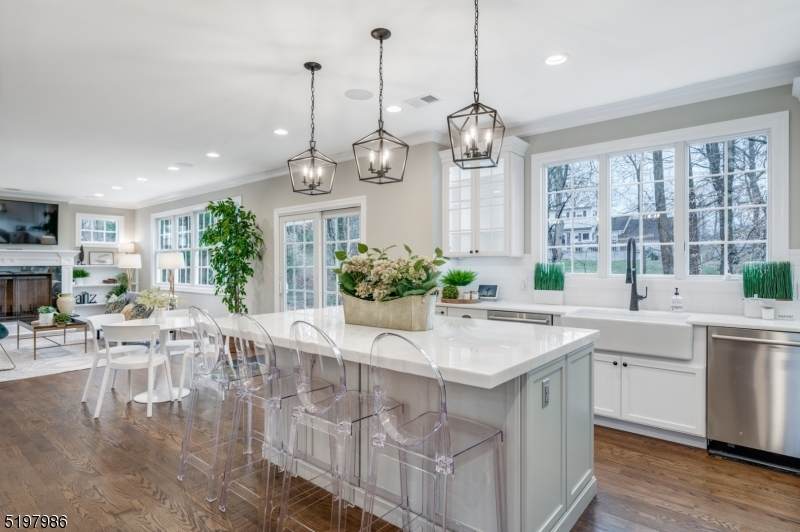 35 Gates Ave - Photo 1