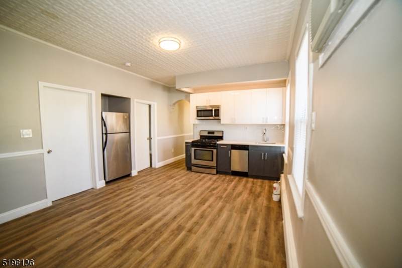 105 23Rd Ave - Photo 1