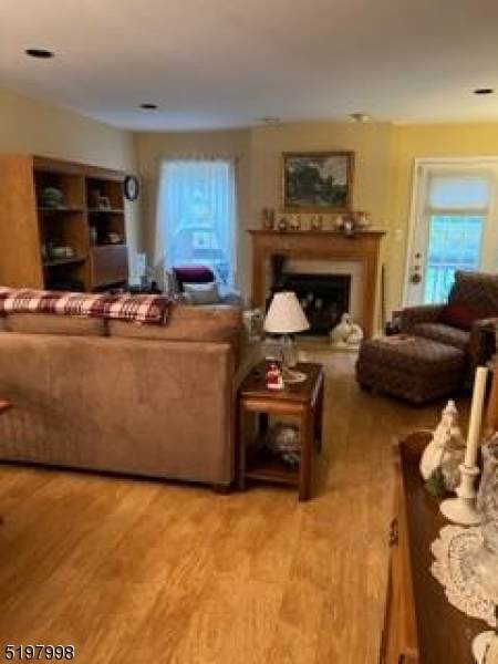 897 Somerset Ct - Photo 1