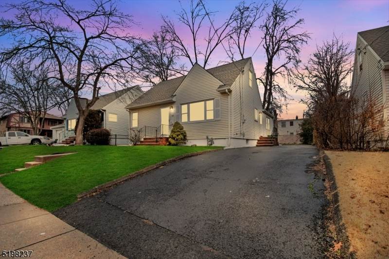 229 Aurore St - Photo 1