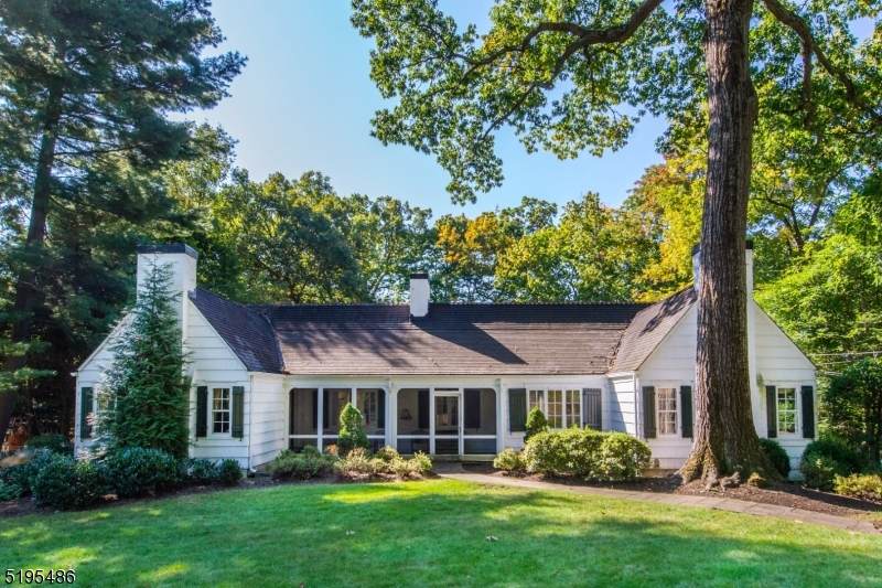 346 Hobart Ave - Photo 1