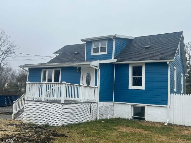 4 Leslie Ave - Photo 1