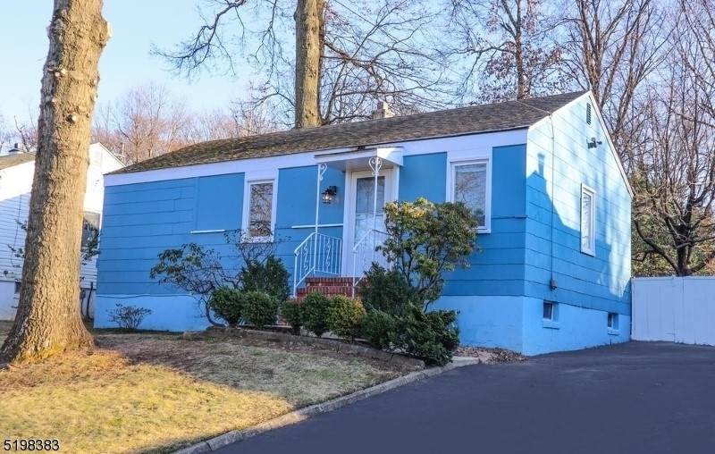 23 Grant Ave - Photo 1