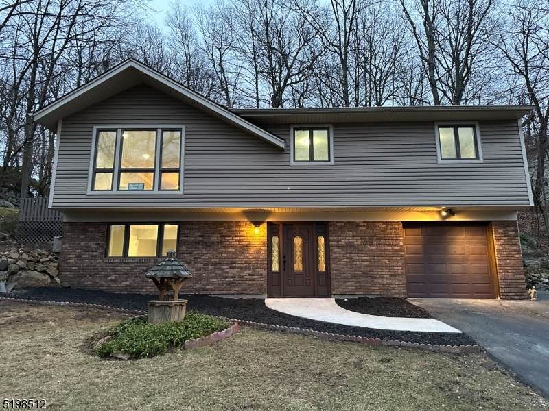 25 Oneida Ave - Photo 1