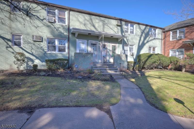 1603 Wood Ave - Photo 1