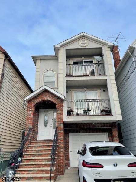 523 Marshall St - Photo 1