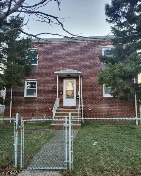 417 Adams St - Photo 1