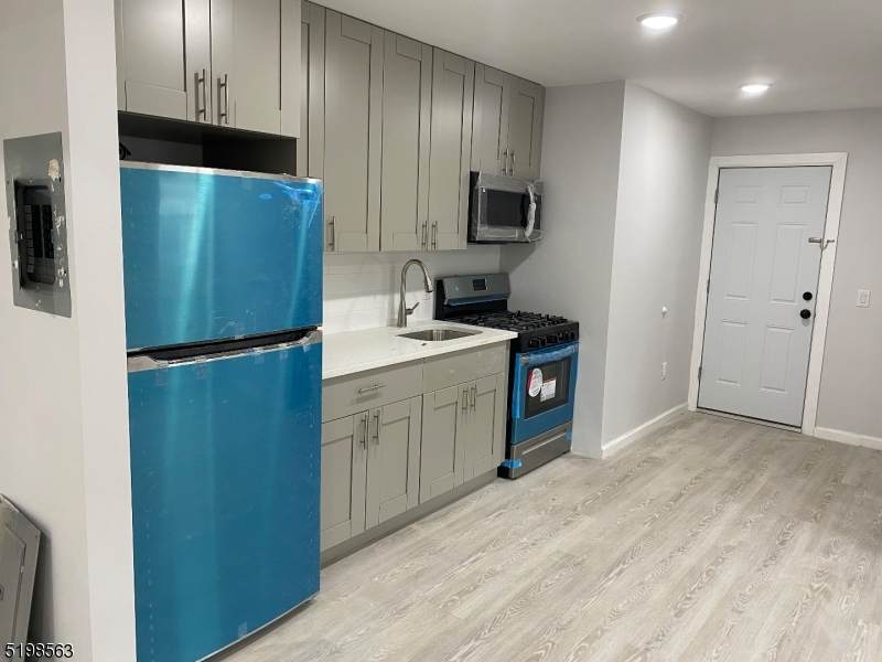 167 Smith St - Photo 1