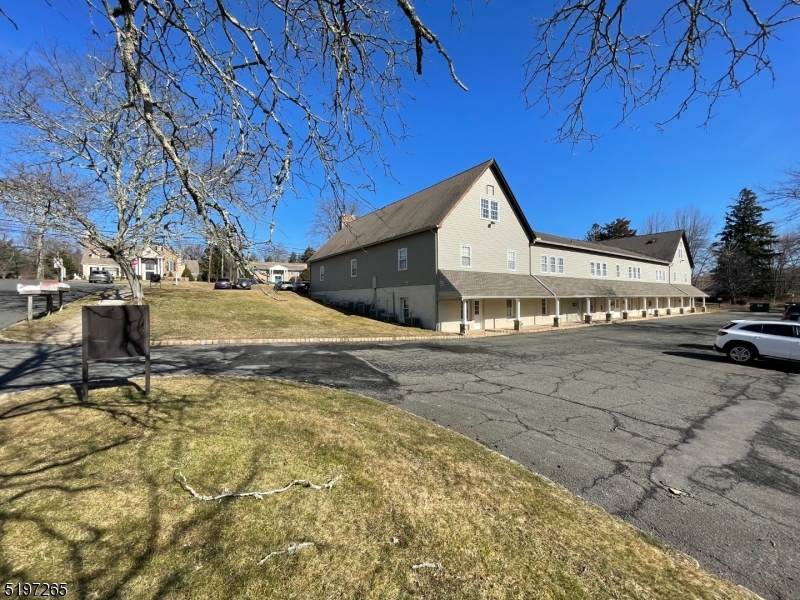 10 Shawnee Dr -Unit B3 - Photo 1