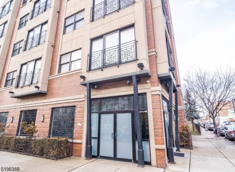 105 Broad St - Photo 1