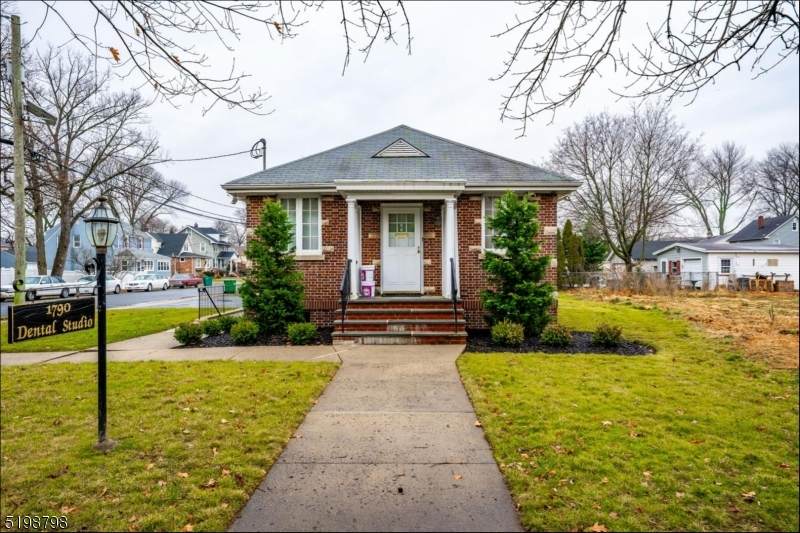 1790 Front St - Photo 1