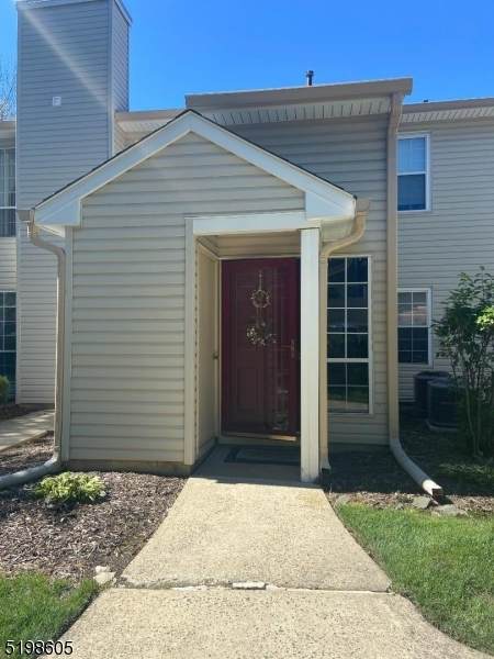 513 Hawthorne Pl - Photo 1