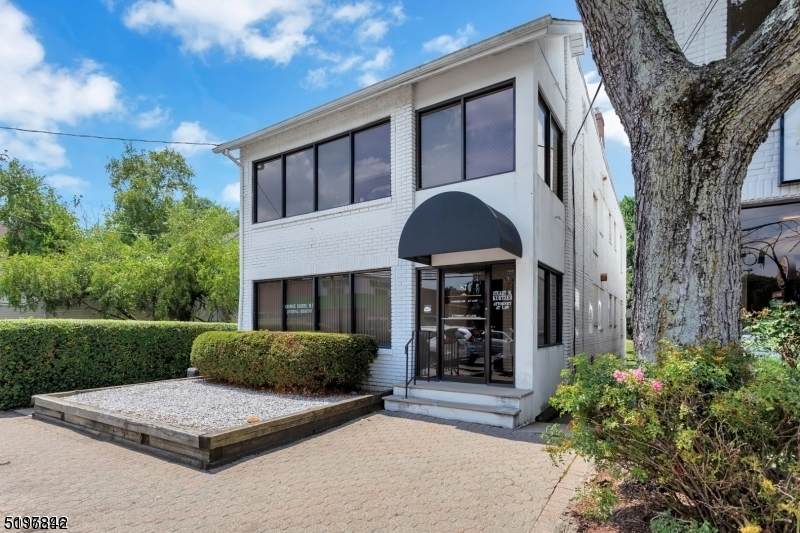 87 Franklin Ave - Photo 1