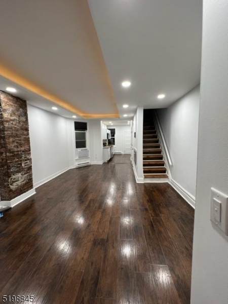99 Napoleon St - Photo 1