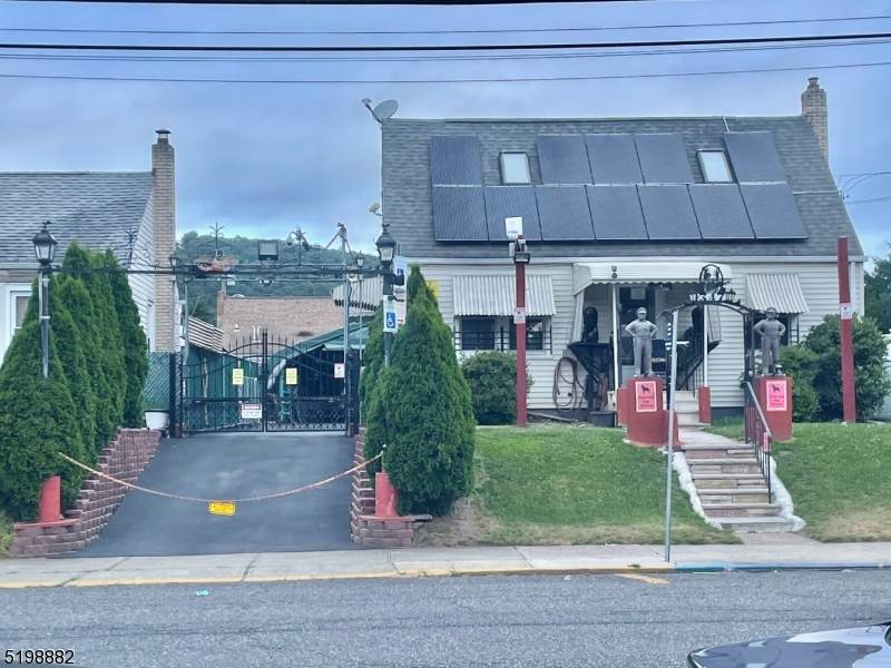 347 Chamberlain Ave - Photo 1