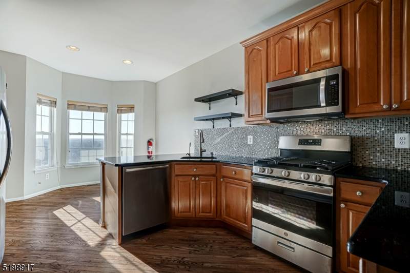 1039 Shadowlawn Dr - Photo 1