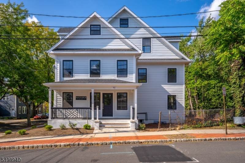 92 Bay St - Photo 1