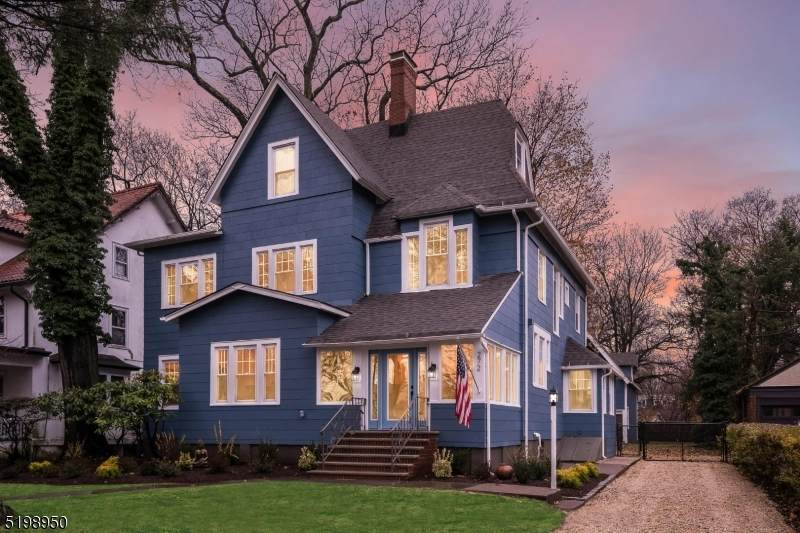 272 Ridgewood Ave - Photo 1